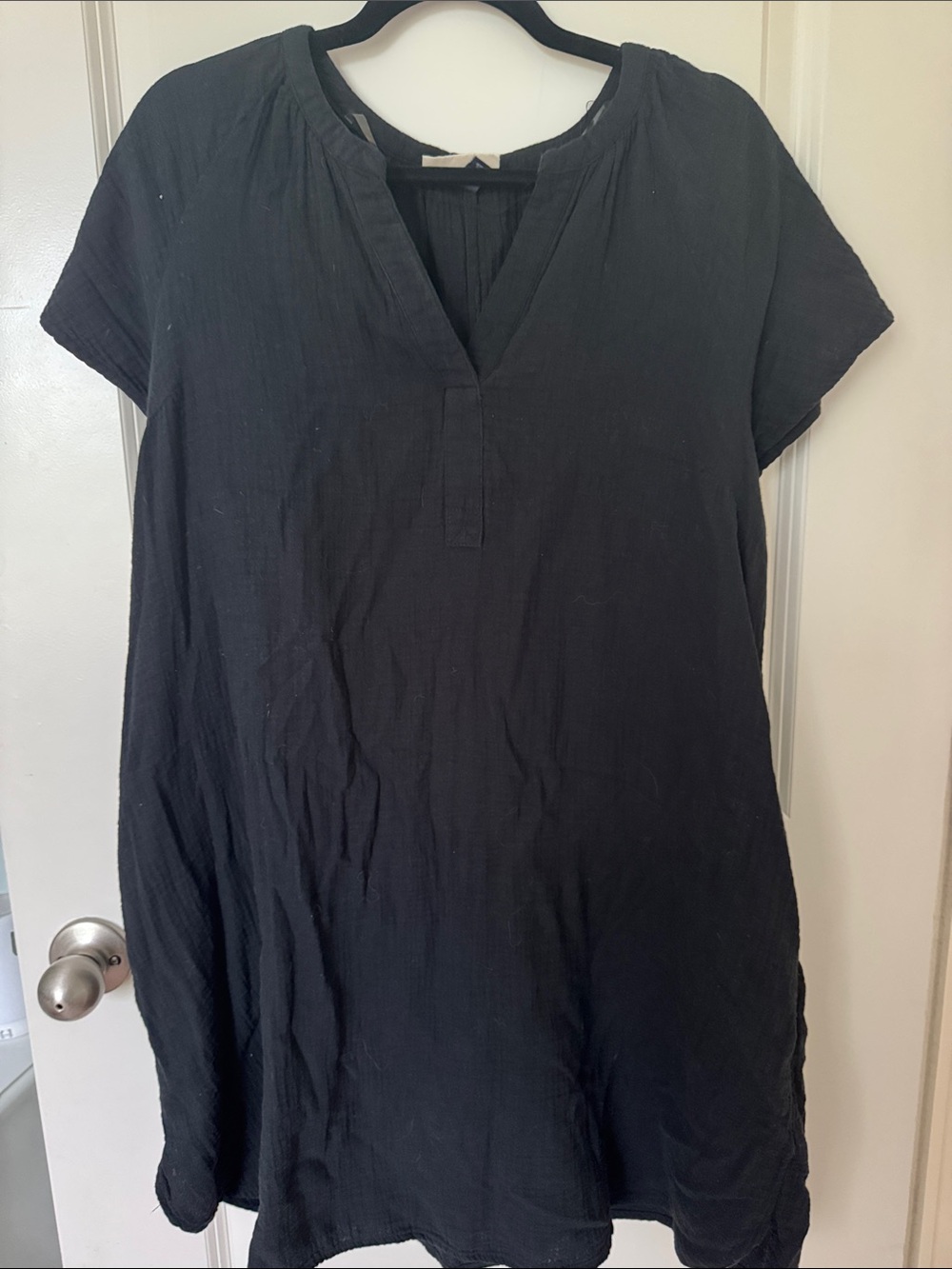 Universal Thread Black Short Sleeve V-Neck Dress